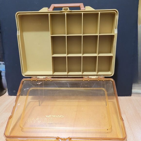 “Magnum by Plano,” double sided, vintage plastic tackle box - Picture 2 of 5